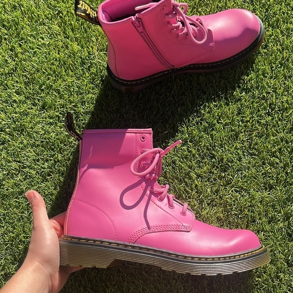 NWT DR. MARTENS - Picture 7 of 10